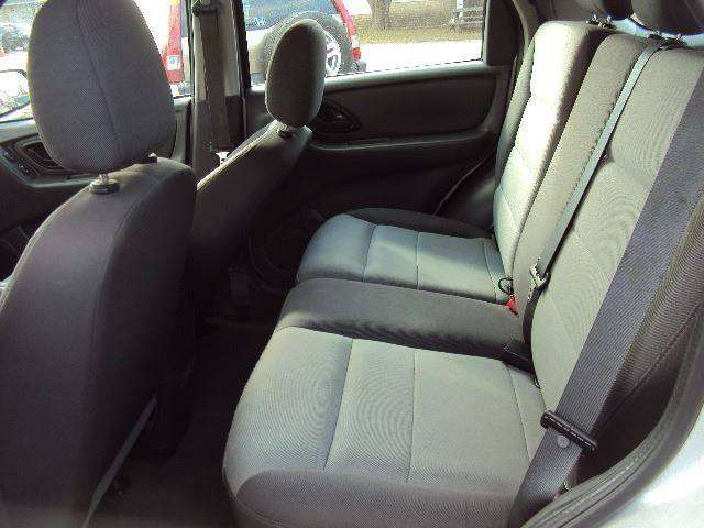 2005 Ford Escape XLS 4dr SUV